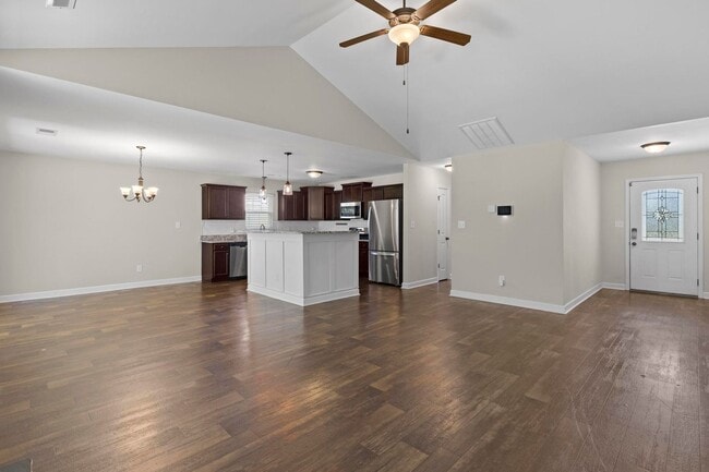 Foto del edificio - 3 bedroom with BONUS room in community pool neighborhood!