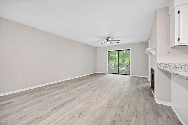 Foto del edificio - 313 Friarsgate Blvd