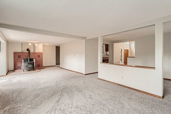 Building Photo - 12808 Pioneer Way E, Buckley, WA, 98321