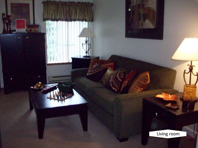 Building Photo - Hunters Glen Apartments