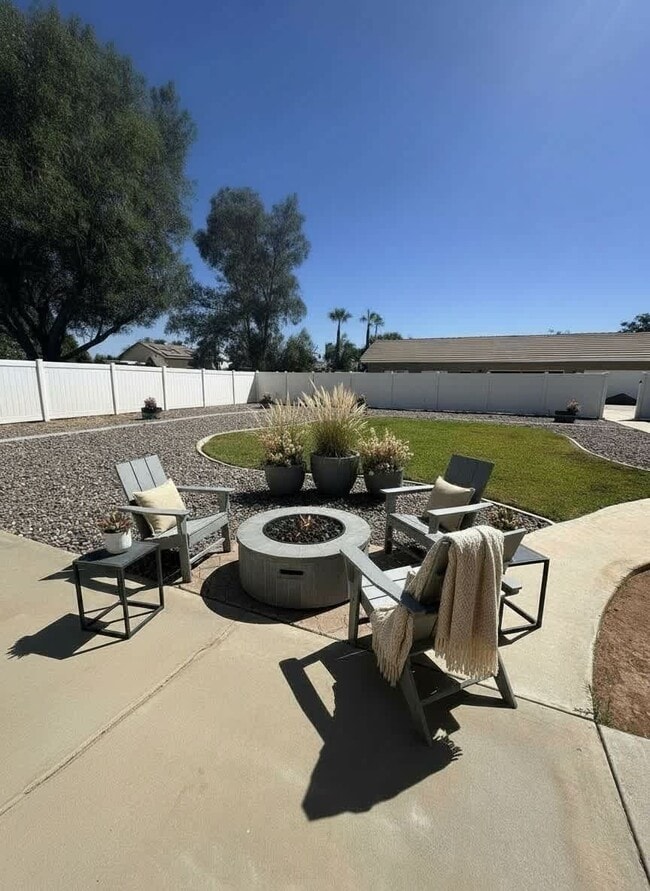Building Photo - 16260 Vaquero Ct