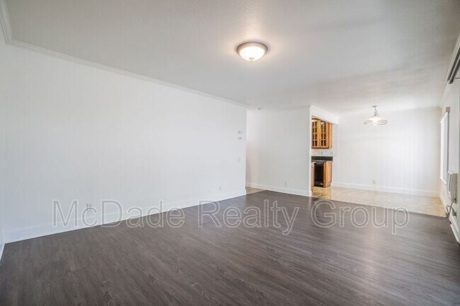 Building Photo - 8509 Villa La Jolla Dr
