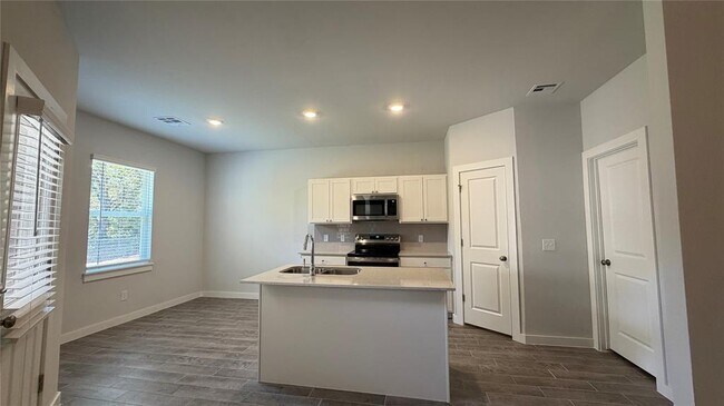 Foto del edificio - 17039 Oak Rdg Cir
