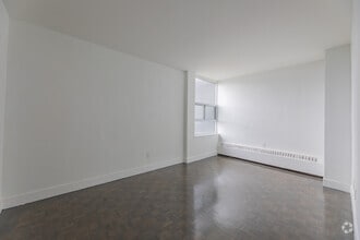 2BR, 1BA - 837SF - Bedroom - 1970 Fowler Dr