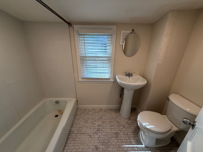 Building Photo - 347 4th Ave S