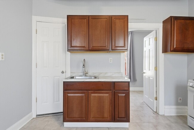 Building Photo - 2712 W 25th St