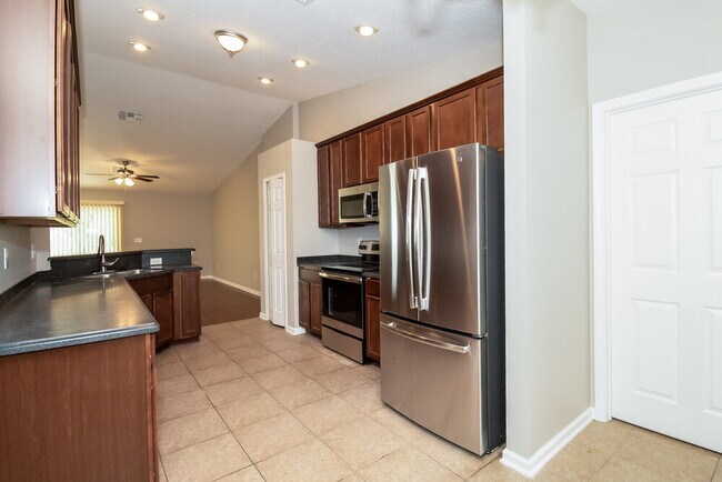 Foto del edificio - 16247 Magnolia Grove Way