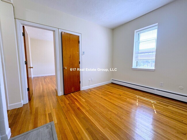 Foto del edificio - 164 N Beacon St