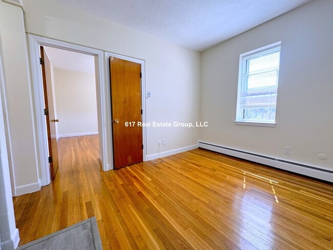 Building Photo - 164 N Beacon St