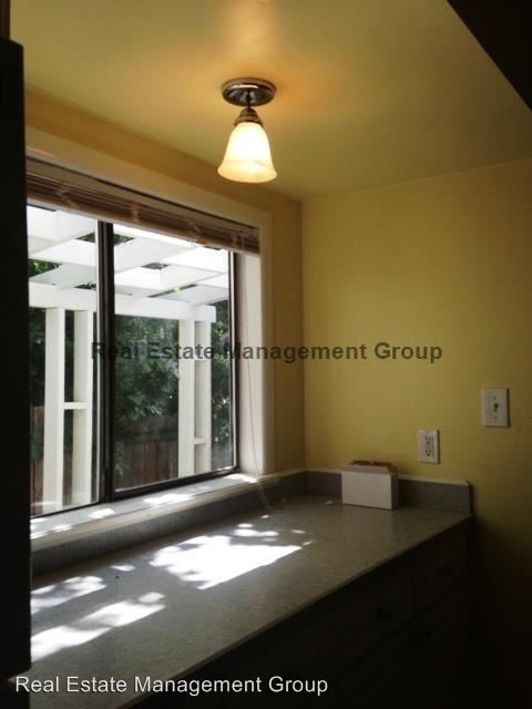 Foto del edificio - 675 E Central Ave