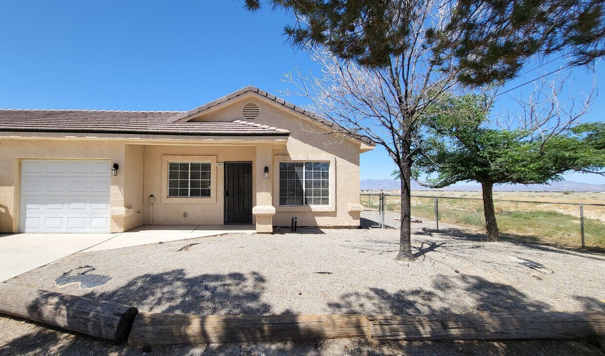 604 S Mount Charleston Dr E, Pahrump, NV 89048 Townhome Rentals in