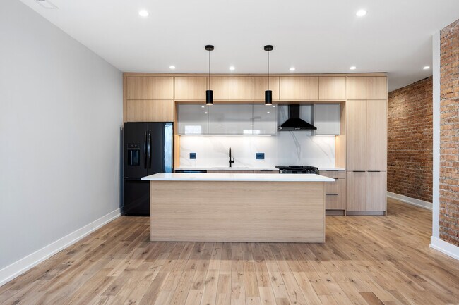 Foto del edificio - 7724 N Eastlake Terrace