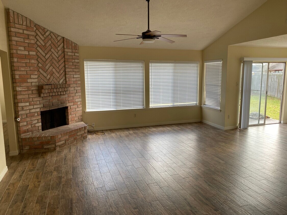 Primary Photo - 2606 S Belgravia Dr