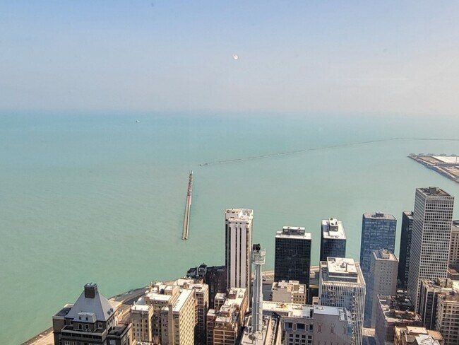 Foto del edificio - 132 E Delaware Pl