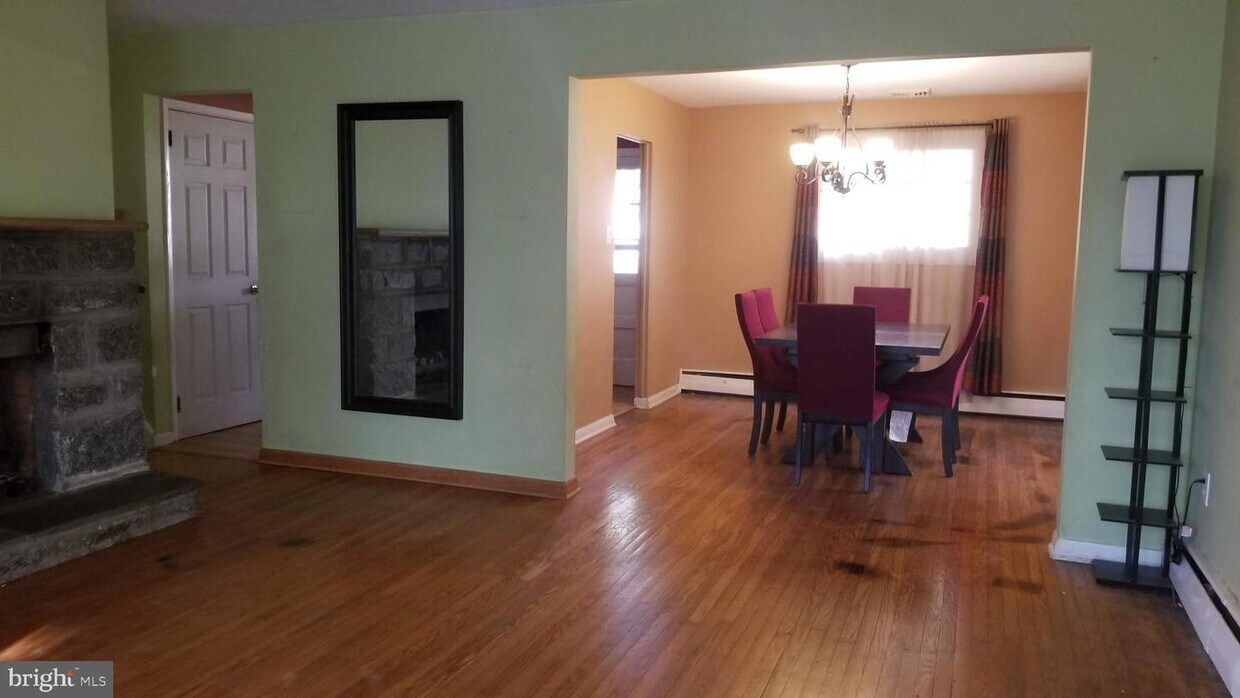 Primary Photo - 298 E Valley Forge Rd
