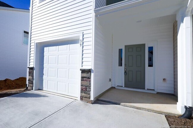 Building Photo - 39 Kingham Ln
