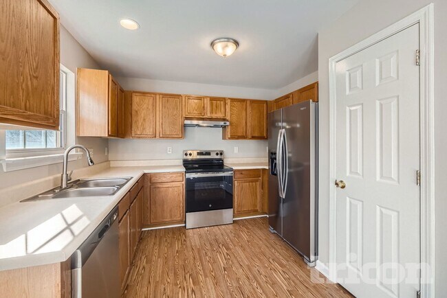 Foto del edificio - 5819 Twin Brook Dr