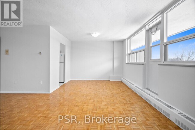 Building Photo - 105-1105 Rowena Dr