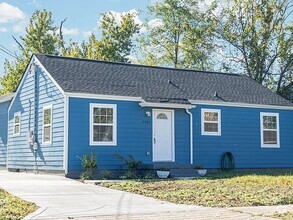 Building Photo - 2405 Hammond Dr