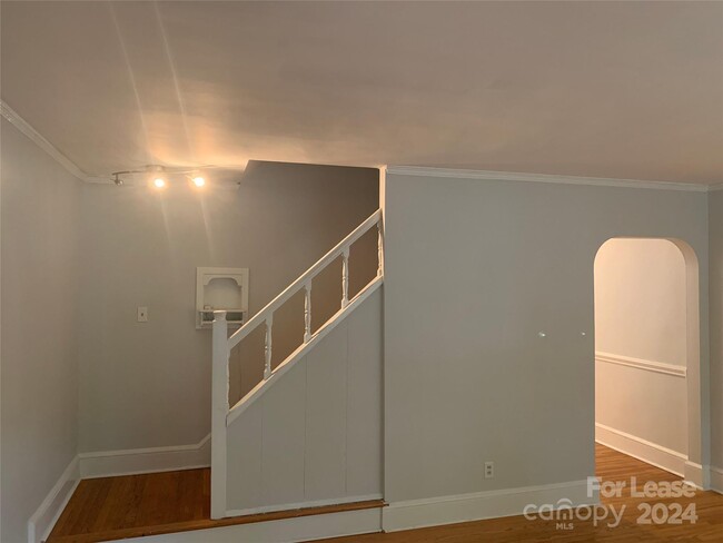 Building Photo - 2103 Queens Rd W
