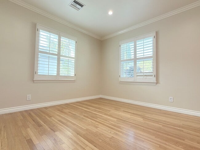 Building Photo - 16918 Schoolcraft St