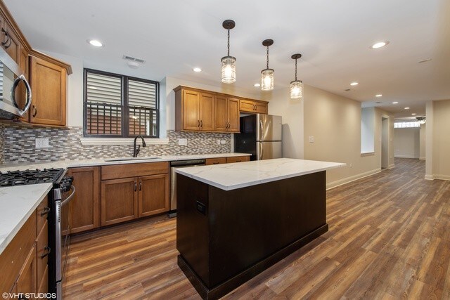 Foto del edificio - 1911 W Cullerton St