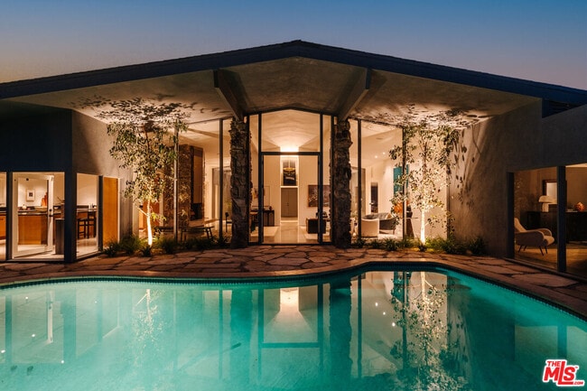 Building Photo - 8559 Edwin Dr