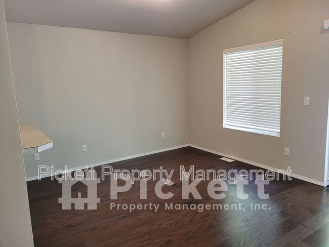 Building Photo - 1114 NE Beaumont Ln
