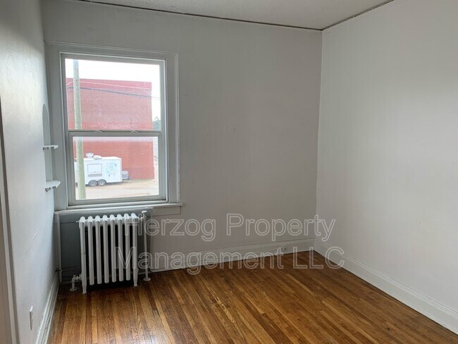 Building Photo - 204 W Lincoln Ave