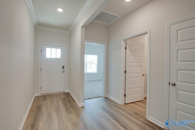 Building Photo - 113 Duskwood Dr