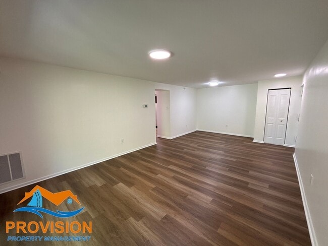 Foto del edificio - 2572 Riva Rd