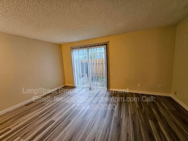 Foto del edificio - 3211 SE Wake St