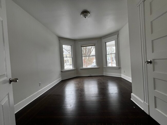Building Photo - 879 Elm St
