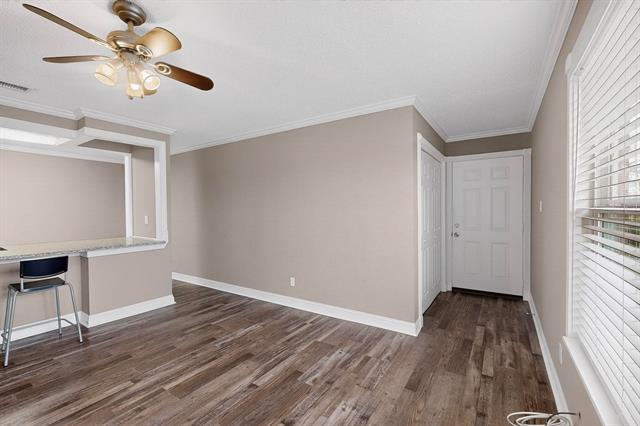 Foto del edificio - 2200 E Trinity Mls Rd