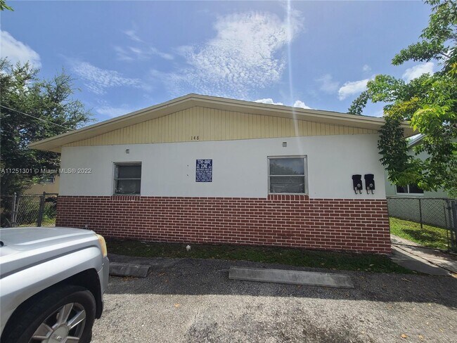 Foto del edificio - 148 NW 14th Way