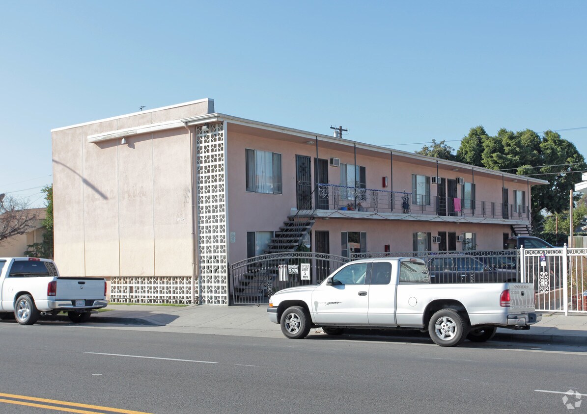 Building Photo - 10521 California Ave