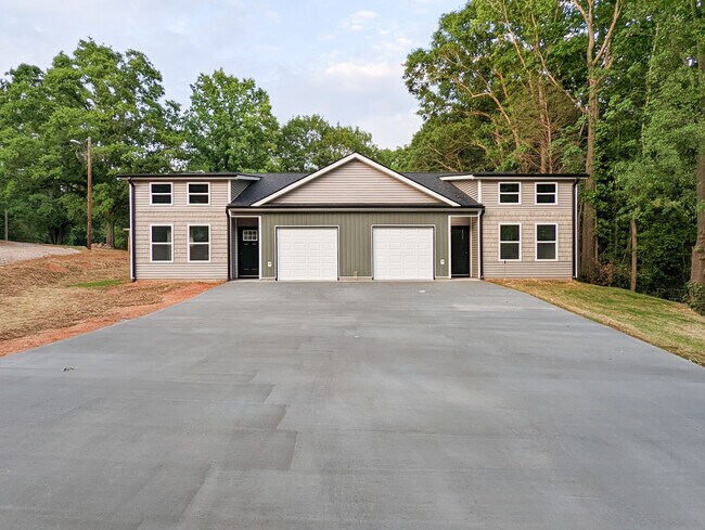 Building Photo - 171 Sandifer Rd