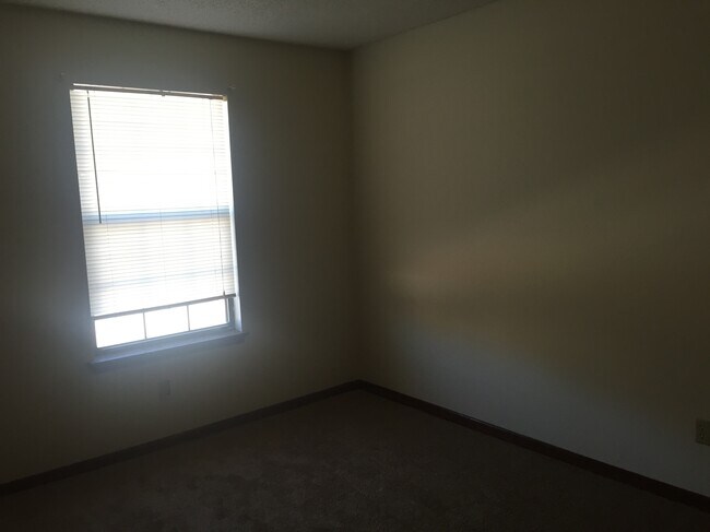 Foto del edificio - 414 E Blue Ridge Blvd