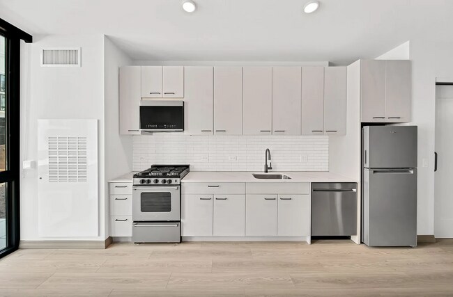 Foto del edificio - 2211 N Elston Ave