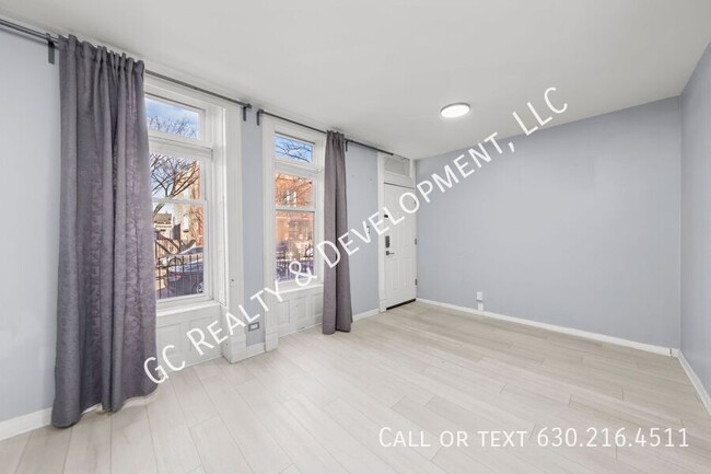 Building Photo - 2307 S Leavitt St