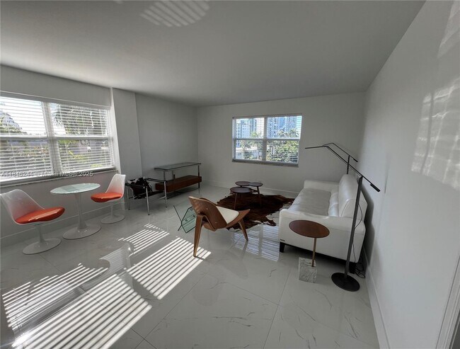 Foto del edificio - 619 Orton Ave