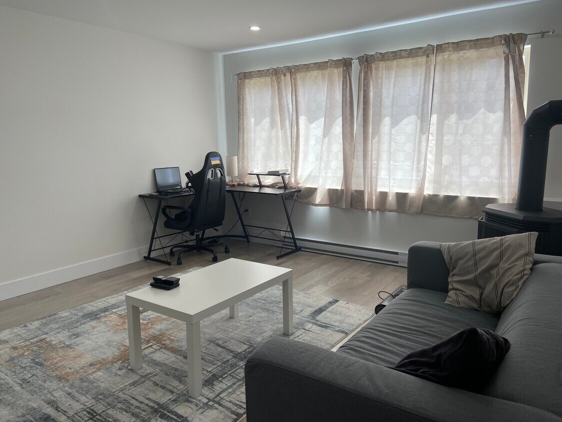 3414 Horizon Dr, Coquitlam, BC V3E 0E5 House for Rent in Coquitlam