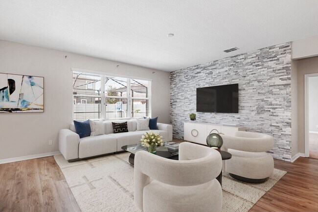 Foto del edificio - RIVERVIEW HOME FOR RENT!