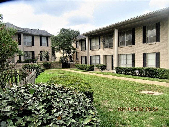Building Photo - 820 N Sam Rayburn Fwy