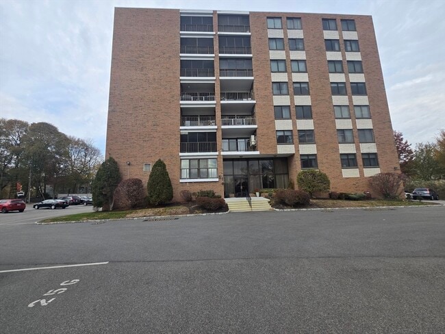 Building Photo - 51 Melrose St