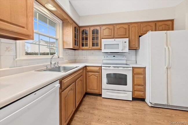 Foto del edificio - 1736 Central St