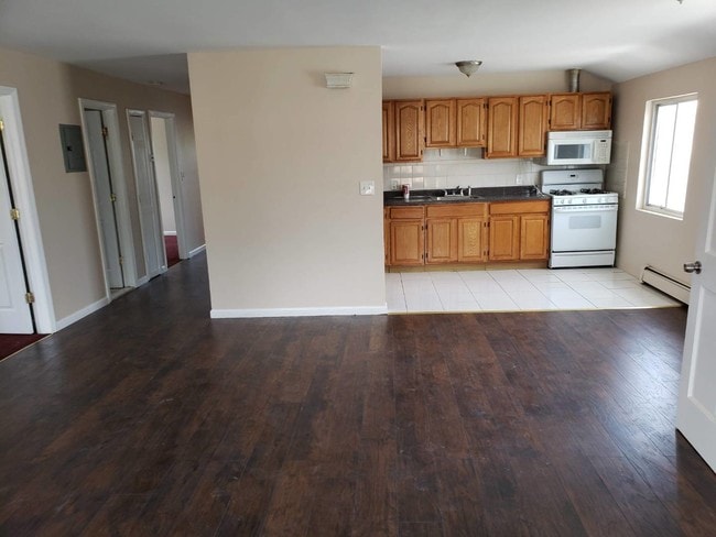 Building Photo - 222-8-222147 147th Ave