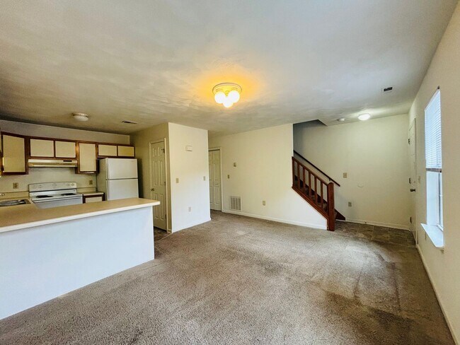 Foto del edificio - 4 Bedroom 2.5 half Bath Townhouse