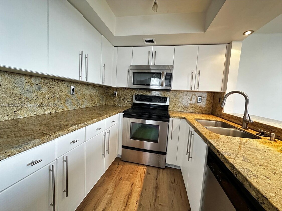 Foto principal - 8215 SW 152nd Ave