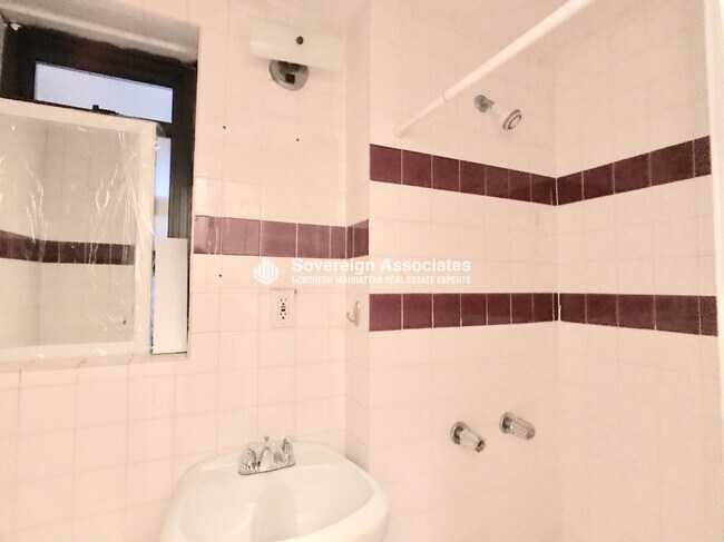 Foto del edificio - 405 W 49th St